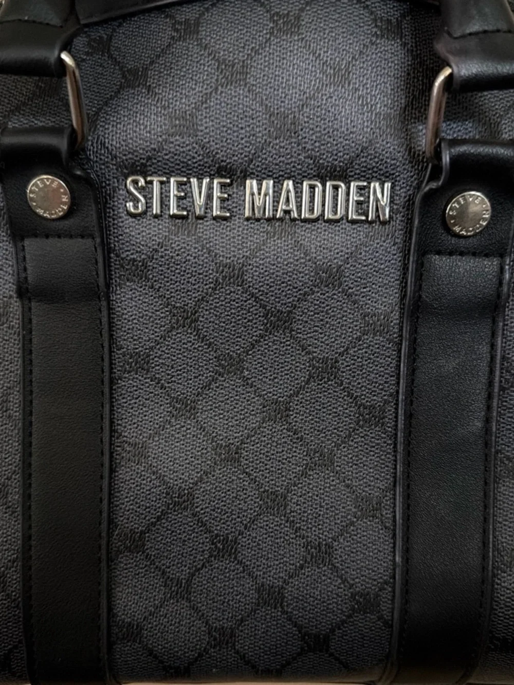Steve Madden sleek steve